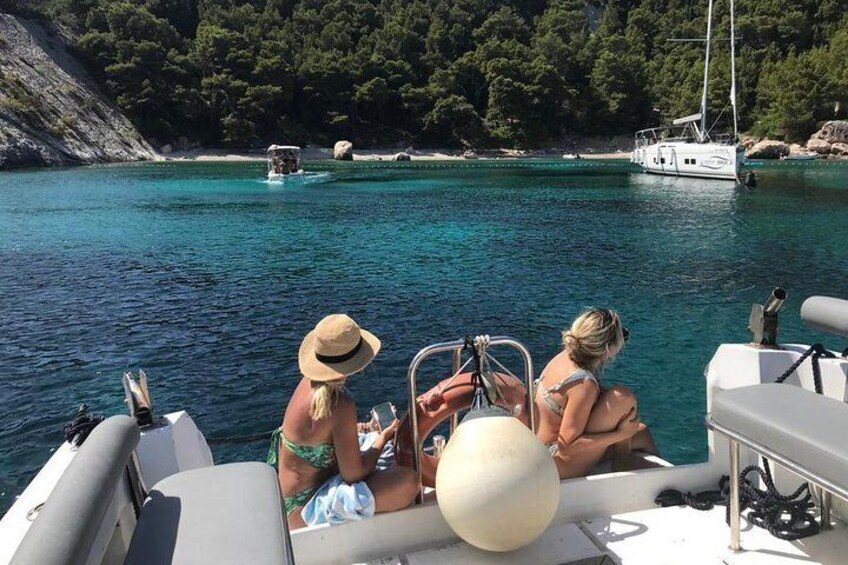 Private speed boat tour to Blue & Green cave