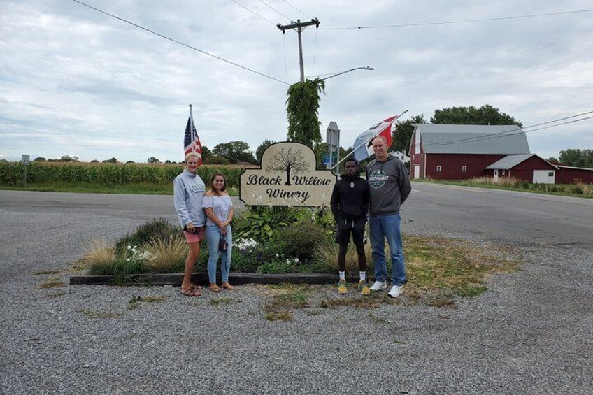 Niagara All-American Wine Tour (11 people max)