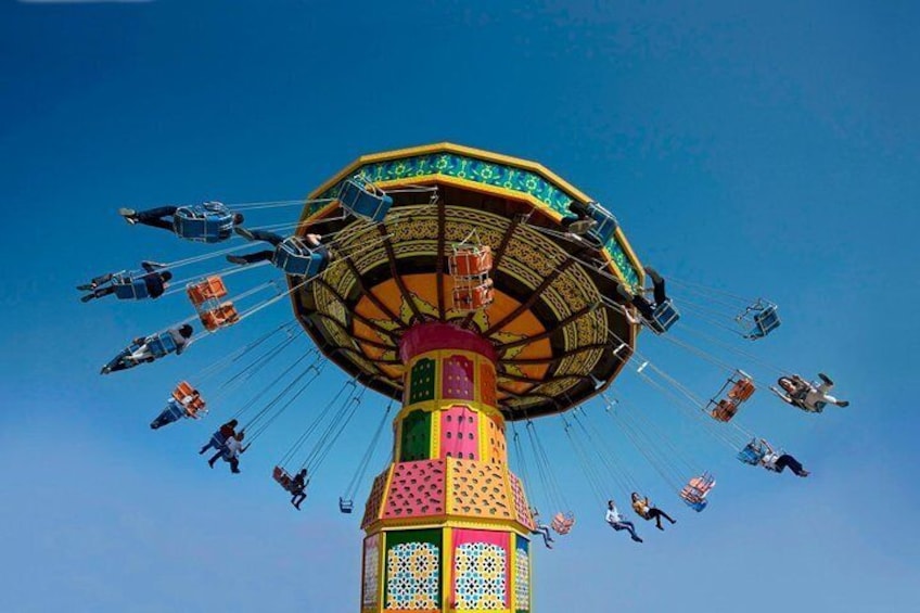 This swing brings excitement to the peak in the garden of the Ottoman Palace, and it is quite different to ordinary swings.