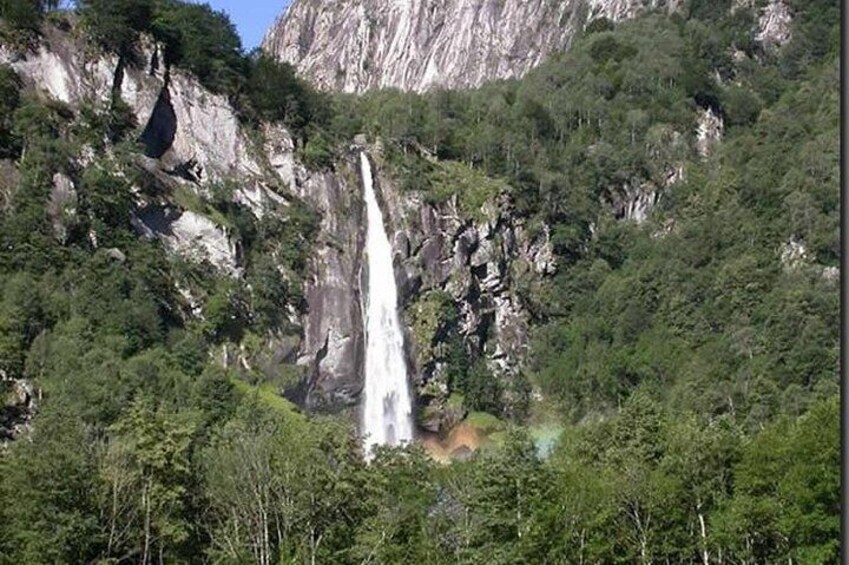 Verzasca valley, river and waterfall private guided tour