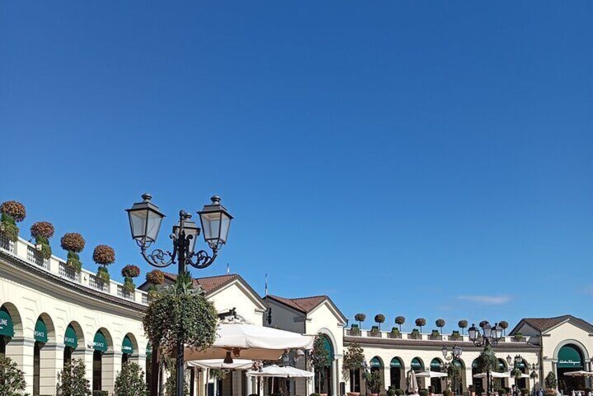 Outlet Serravalle, private car and shopping tour, from Milan.
