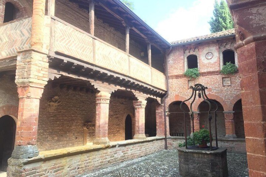 Castles and medieval town private guided tour, from Milan