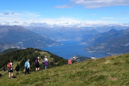 Visite guidée privée du trekking sur le lac de Côme, au départ de Milan ou ...