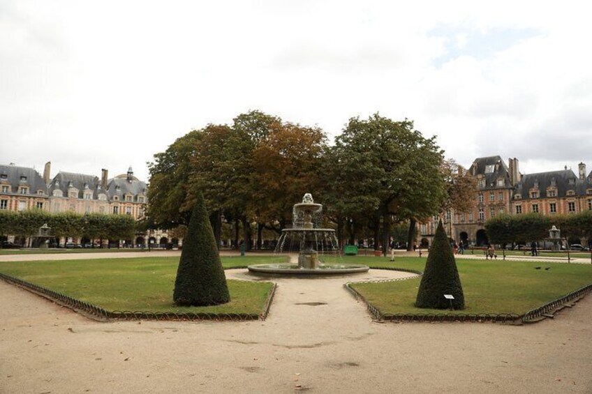 Place des Vosges symmetry