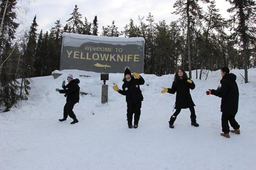 Yellowknife welcome sign hwy 3