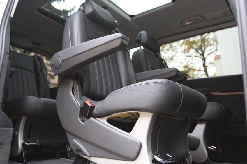 Interior of the Viano - captain seats, panorama roof, electric door