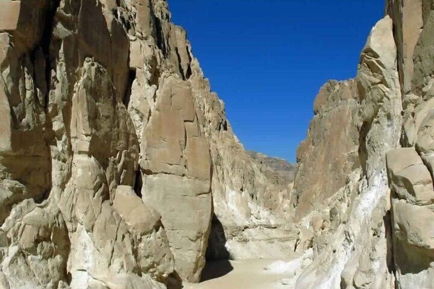 Colored and white canyon trip from Dahab