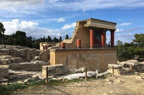 Knossos Palace Exclusive Tour (small group)