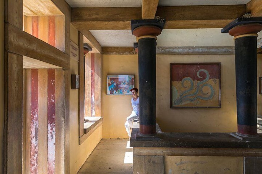 Labyrinth of Knossos (Shared Tour with Entry Tickets)