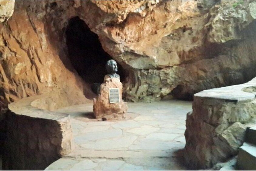 Wonder caves with Sterkfontein Caves