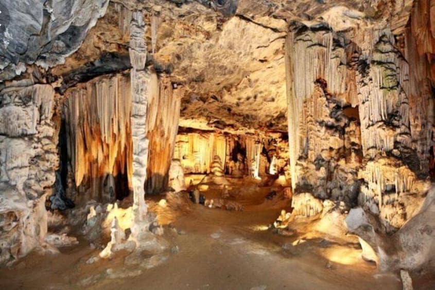 Wonder caves with Sterkfontein Caves