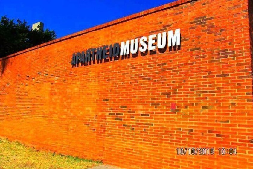 Johannesburg, Soweto and Apartheid Museum Guided Day Tour private