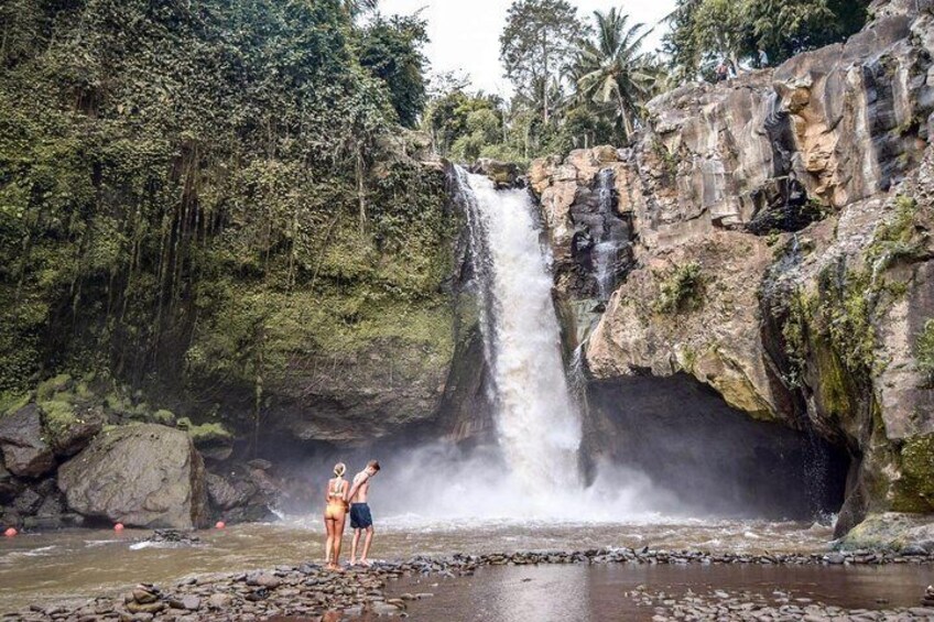 Tegenungan waterfall