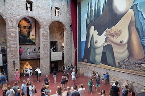 Private Dalí Museum and Tour from Barcelona
