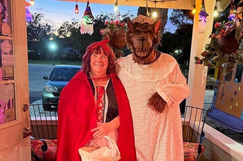 Haunted Sarasota tourgoers in costume!