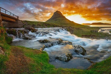 Private Snaefellsnes Peninsula tour with a Professional Photographer