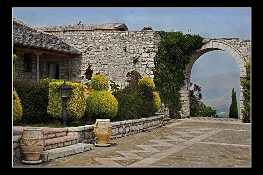 Lekuresi Castle