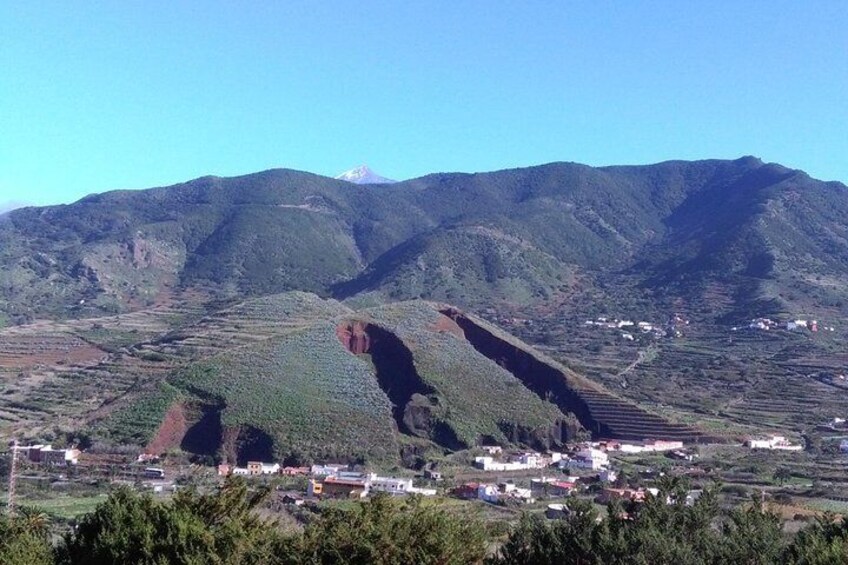El Palmar green valley and volcano "La Zahorra"
