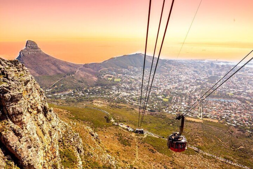 Table Mountain private tour at sunset in a cable car