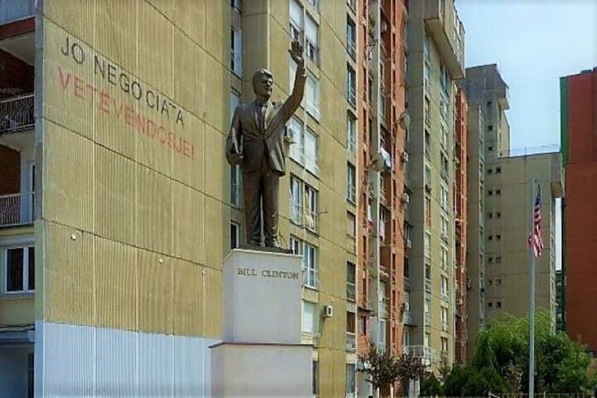 Bill Clinton Monument