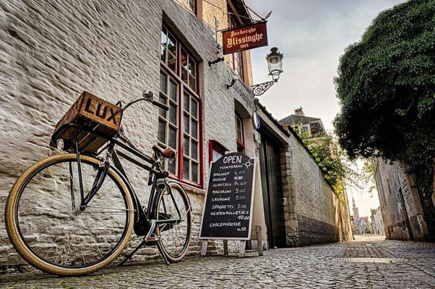 One of the many famous cozy cafes of Brugge, Cafe Vlissinghe is over 500 years old and well worth a look.