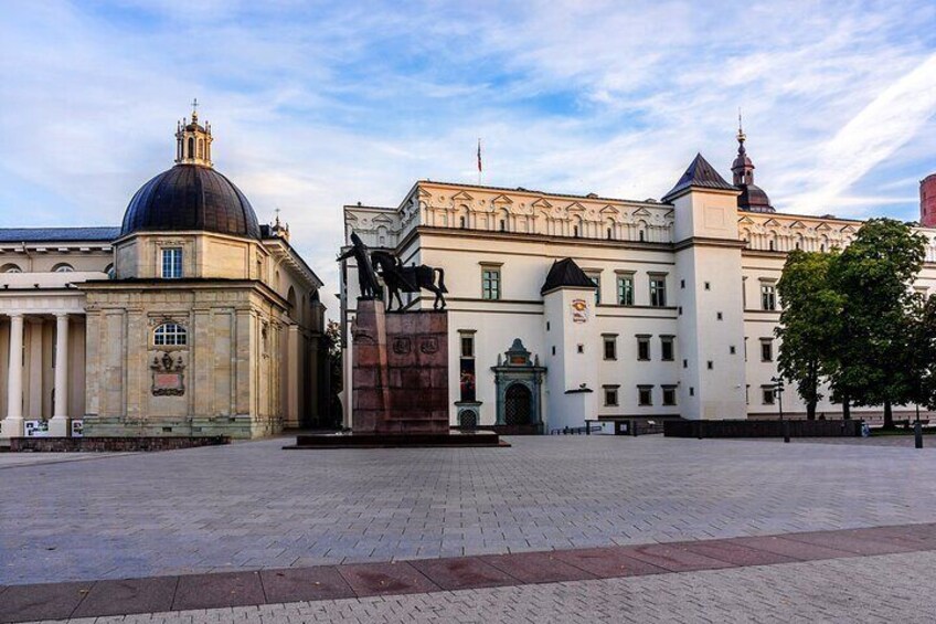 Guided Walking Tour Around Vilnius in Romantic Scenery