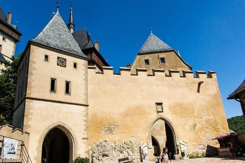 Private Karlstejn castle tour from Prague with Lunch and Admission