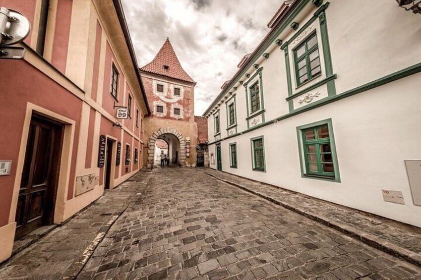 Prague to Vienna via Cesky Krumlov Private car with Private tour and lunch