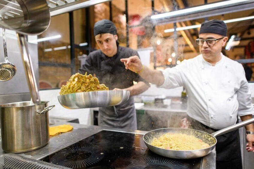 The Roman Food Tour in Trastevere with Free-Flowing Fine Wine
