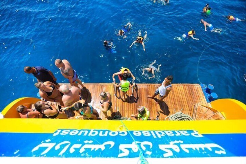 Paradise Catamaran Conquest Semi Submarine & snorkeling - Hurghada