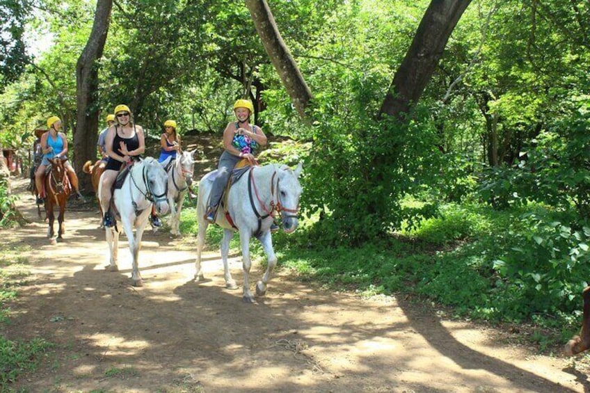 horseback-Pininos adventures