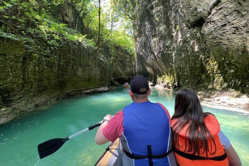 Boat ride at Martvili canyon Ⓒ Megobari Tours Georgia