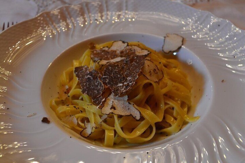 Half-Day San Miniato Truffle Hunt With Lunch