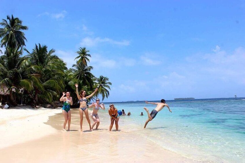 Full-Day SAN BLAS 4-ISLAND-HOPPING, Snorkeling Tour + Transport from Panama City