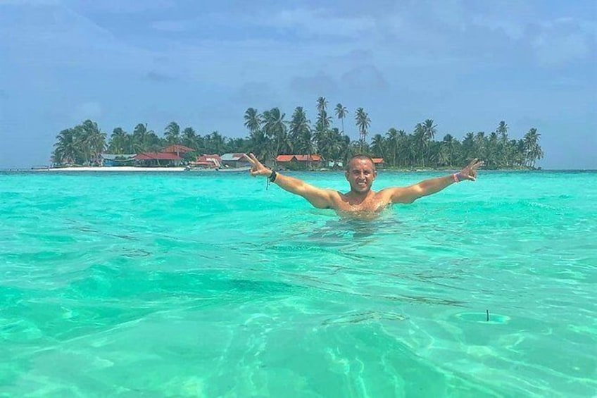 Show item 2 of 19. A happy guest in San Blas
