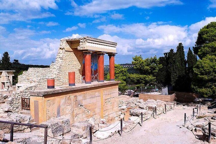 Knossos palace and Authentic flavors of Minoans