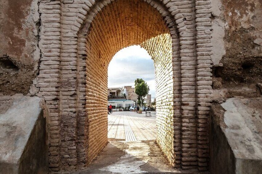 FES Walking Tour with a Local Official Guide