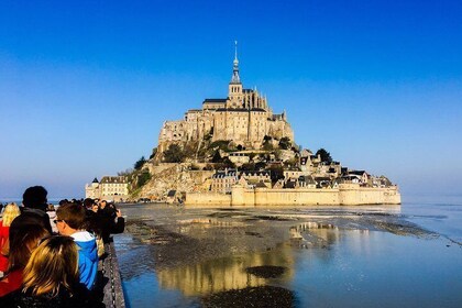 Visite privée du Mont-Saint-Michel au départ de Paris en véhicule de luxe –...