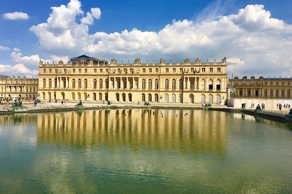 Visite guidée privée d’une demi-journée du château de Versailles avec accès...