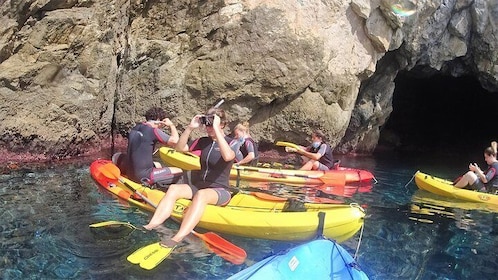 Excursion en kayak et snorkeling dans l'espace naturel Acantilados de Maro-...