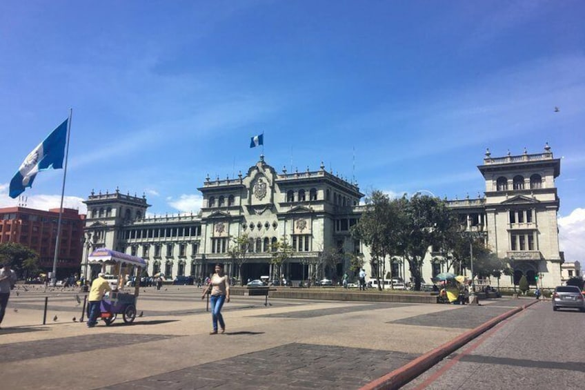 Palacio Nacional y Plaza la constitucion