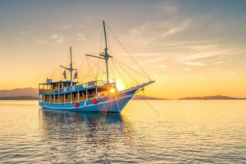 Boat trip with Bintang Komodo Tours