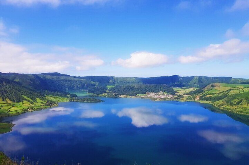 Explore with our guides the West side & Sete Cidades on a surprising 4x4Tour