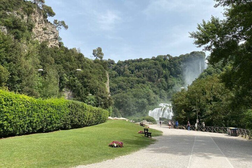 Day Trip: Kayak ride on Lake Piediluco with lunch + Marmore Falls