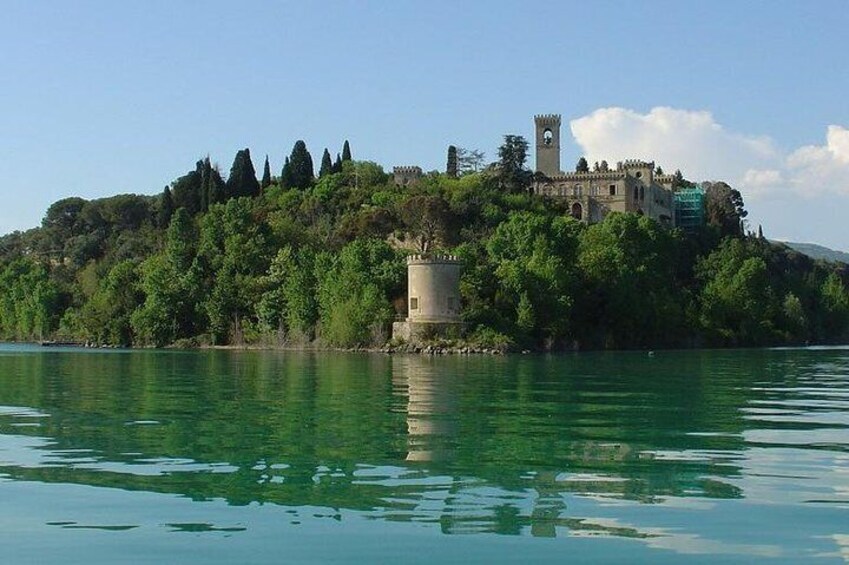Day Trip: Speedboat Tour Of Lake Trasimeno With Lunch + Assisi Private Tour