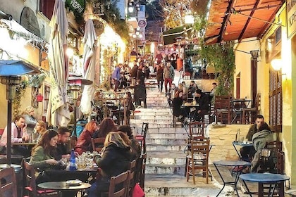 Balade d’Athènes de nuit en petit groupe avec dîner