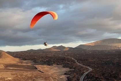 Voler en parapente au-dessus de Lanzarote