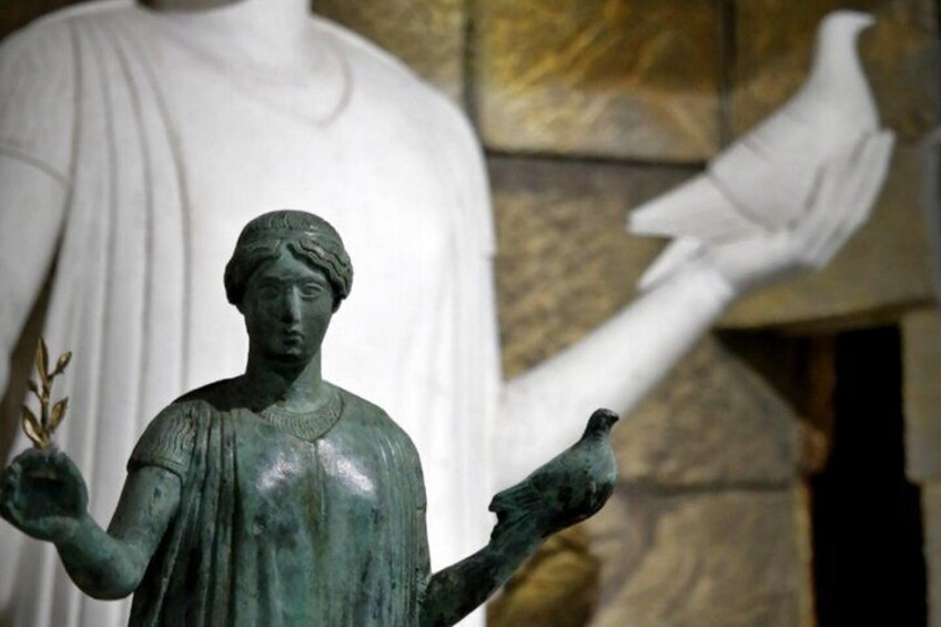 Meet the statue of Peace and learn about its history!