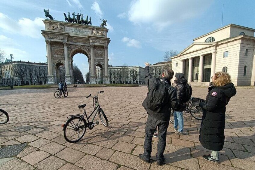 Milan: Electric Bicycle Tour Tourist Guide Live - 3 hours & half