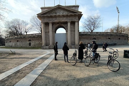 Milan: Electric Bicycle Tour Tourist Guide Live - 3 hours & half